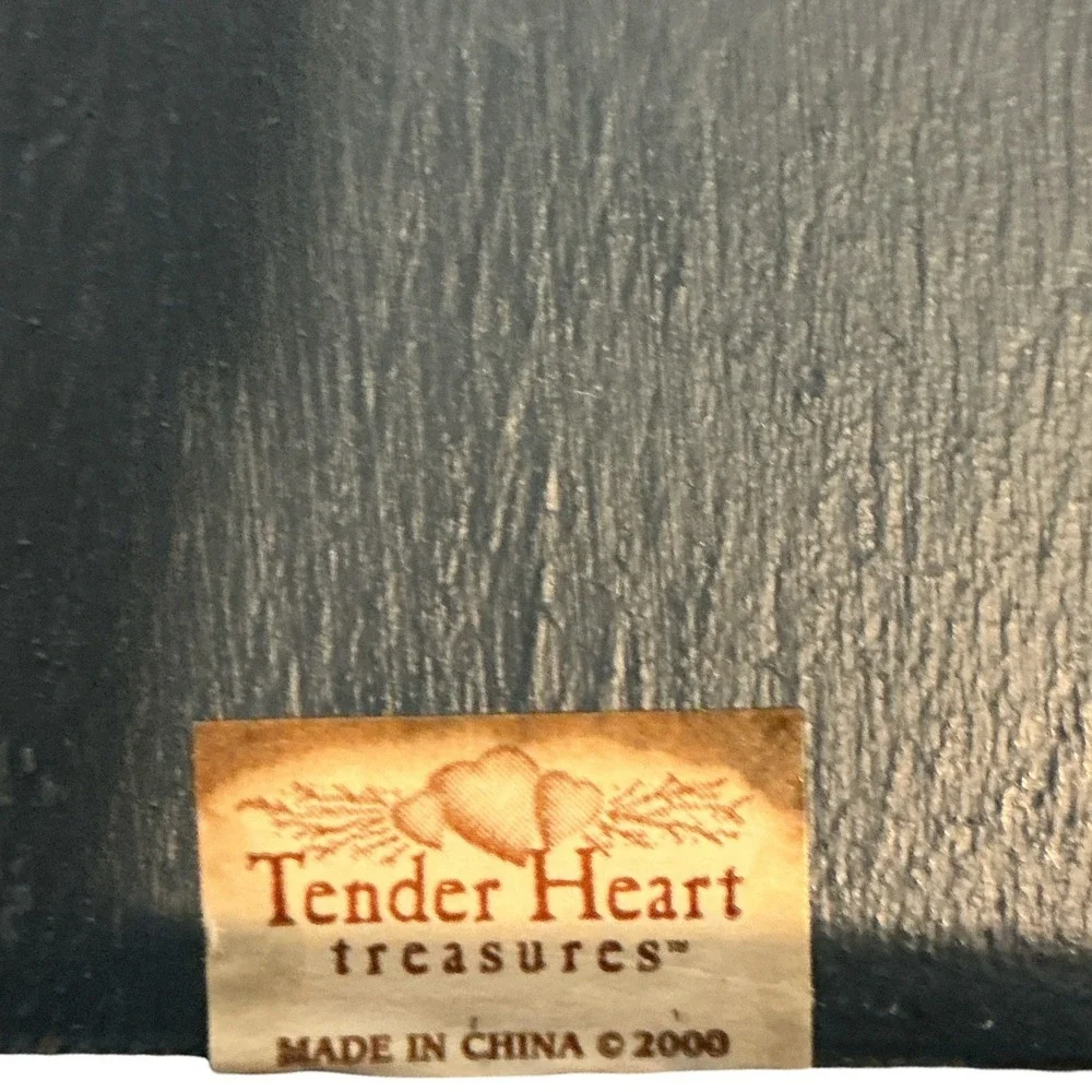 Vintage 2000 Tender Heart Treasures Wood Pilgrim Figurine Fall Bounty Decor 11in